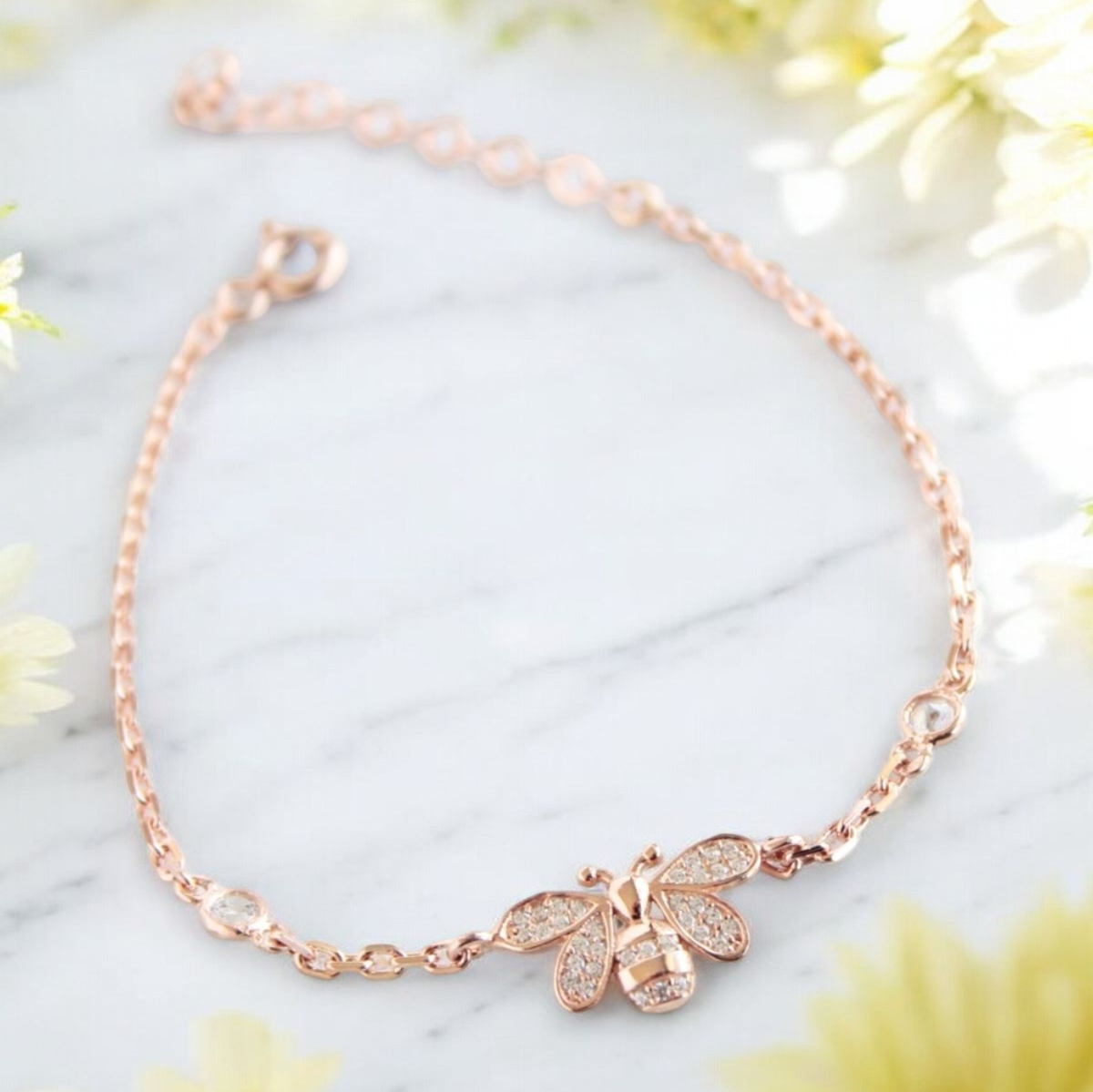 Lucky bee chain bracelet rose gold top